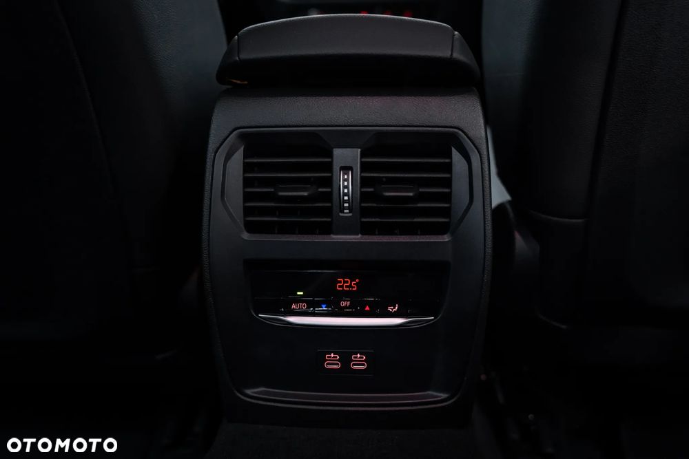 BMW Seria 3 318i M Sport - 28