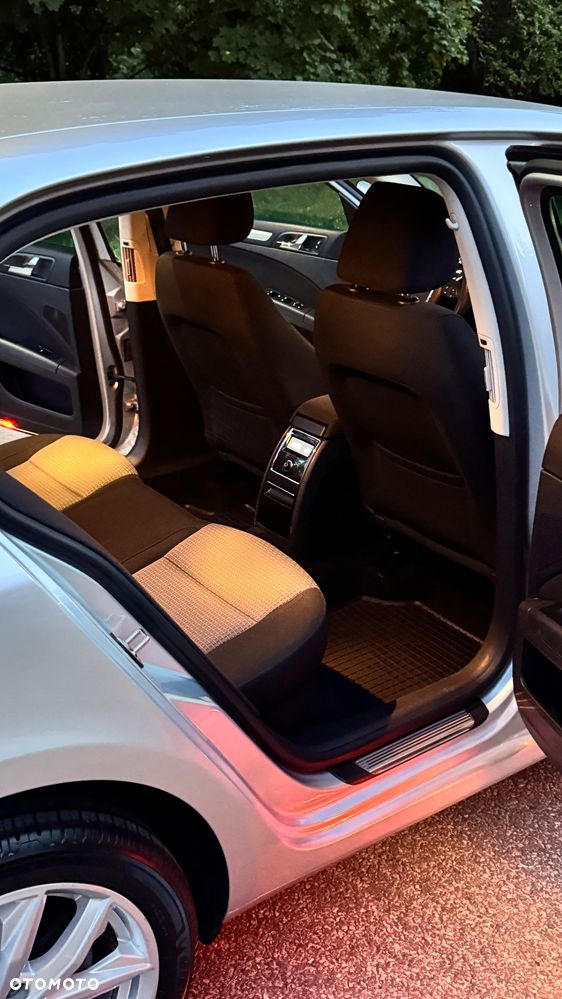 Skoda Superb 2.0 TDI Comfort DSG - 27