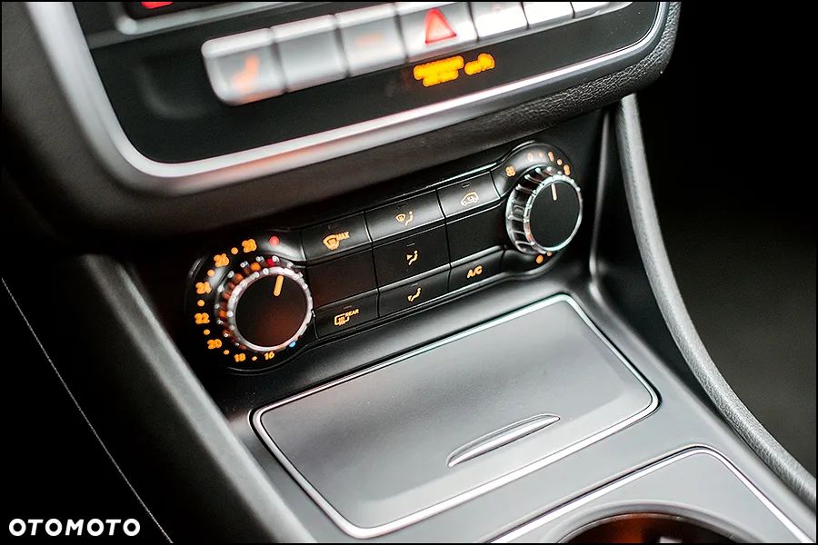 Mercedes-Benz CLA 200 7G-DCT AMG Line - 26