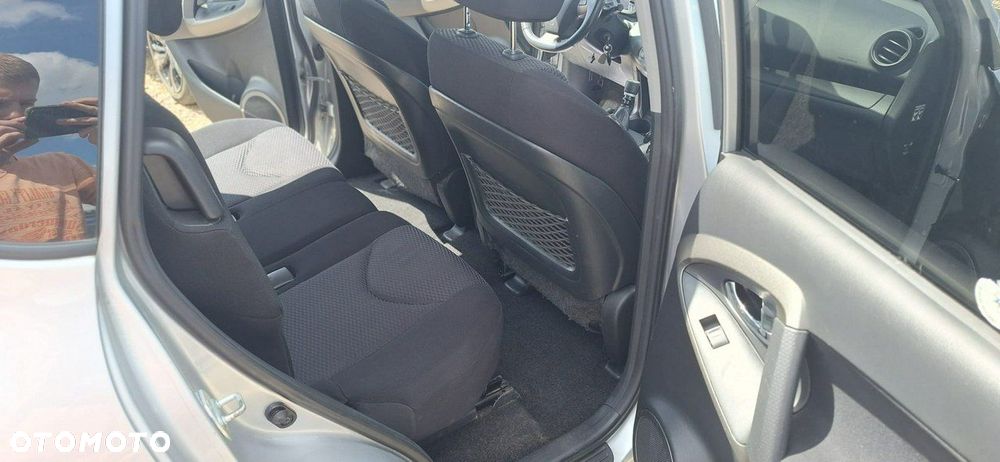 Toyota RAV4 - 12