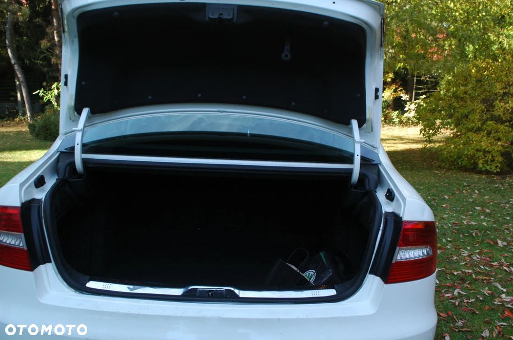Skoda Superb 2013 photo 4