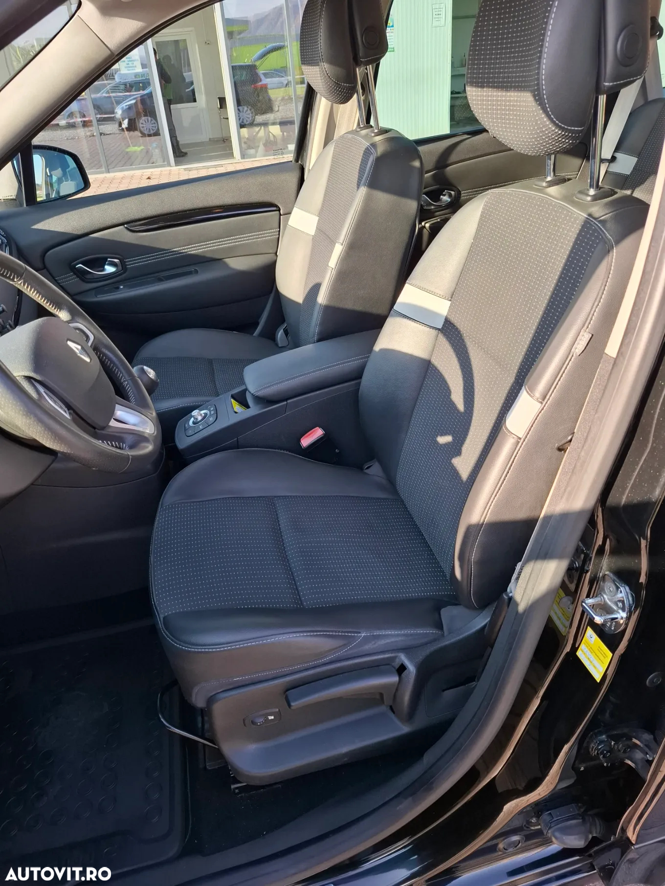 Renault Grand Scenic dCi 130 FAP Bose Edition - 11