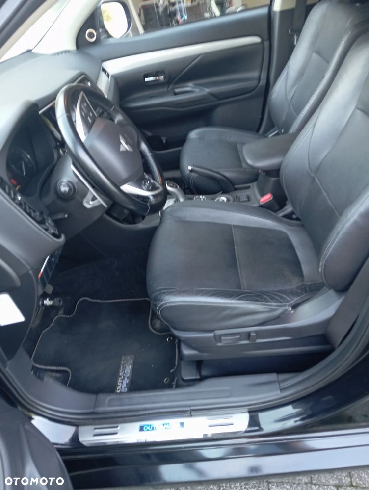 Mitsubishi Outlander - 8