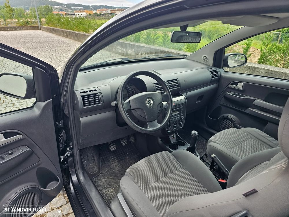 VW Fox 1.4 TDi T.Liso - 11