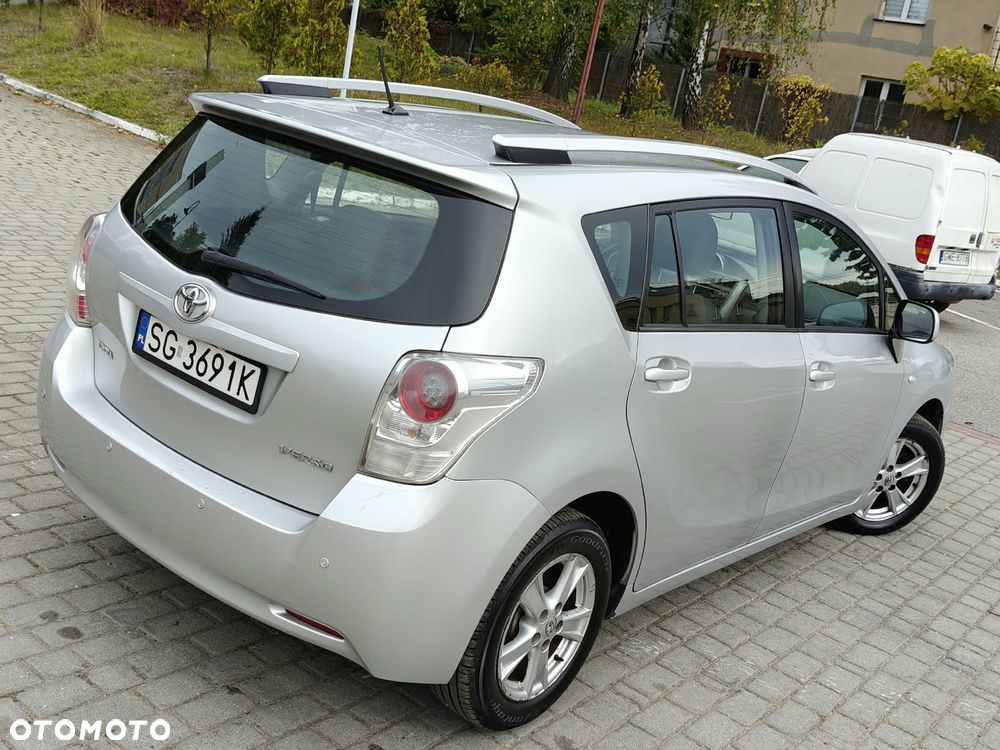 Toyota Verso 2.0 D-4D Premium - 24
