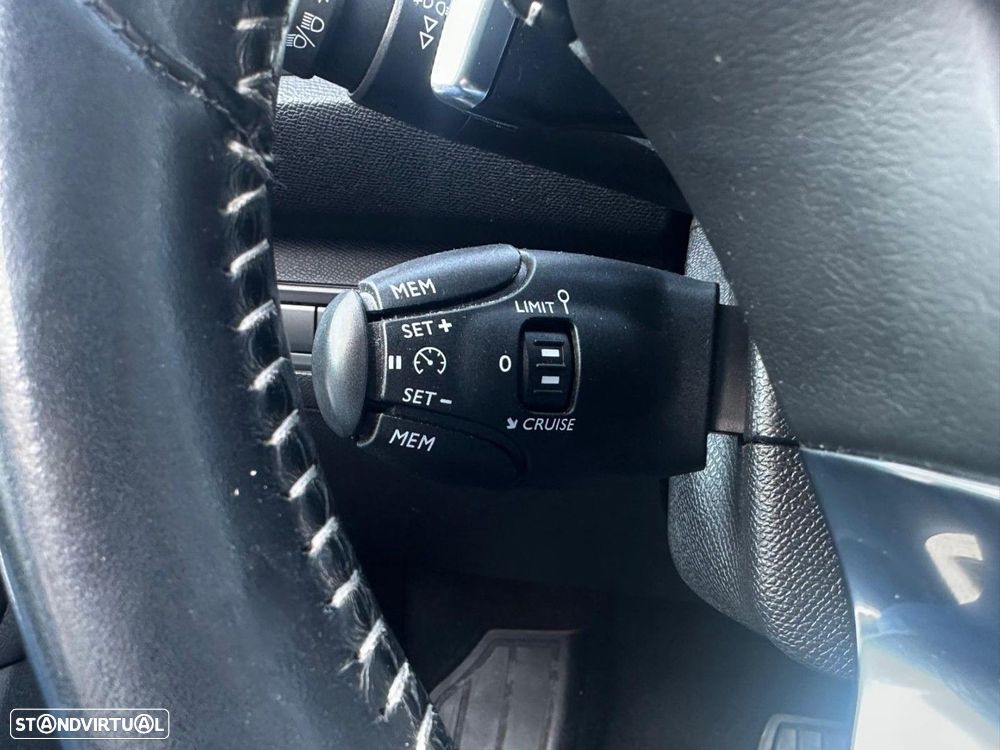 Peugeot 308 1.2 PureTech Allure EAT8 - 34