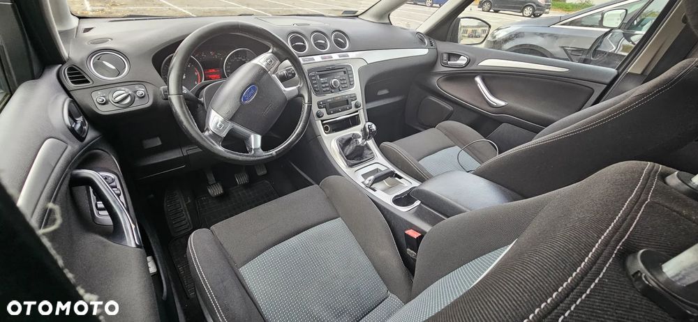 Ford S-Max - 11