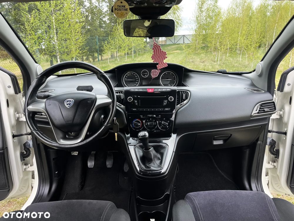 Lancia Ypsilon - 7