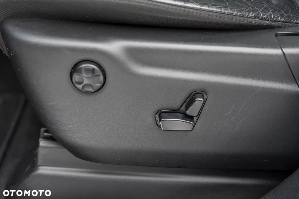 Jeep Grand Cherokee - 34