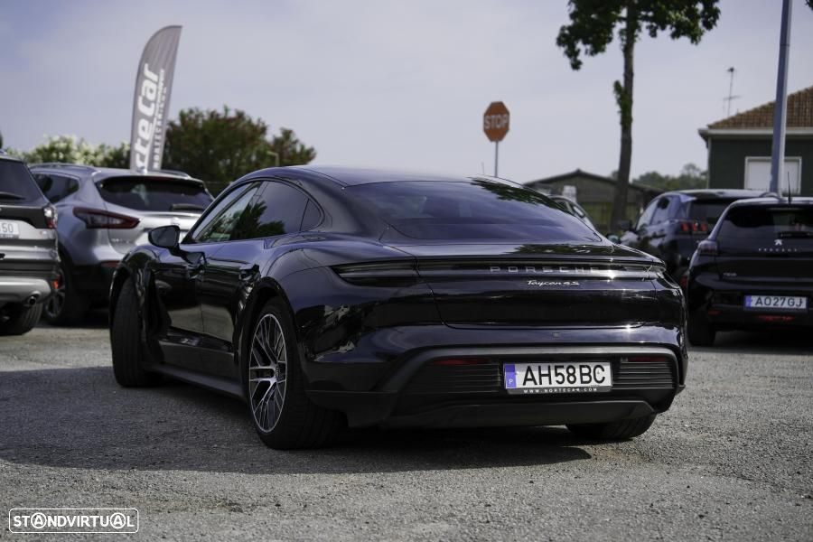 Porsche Taycan 4S bateria Performance Plus - 22
