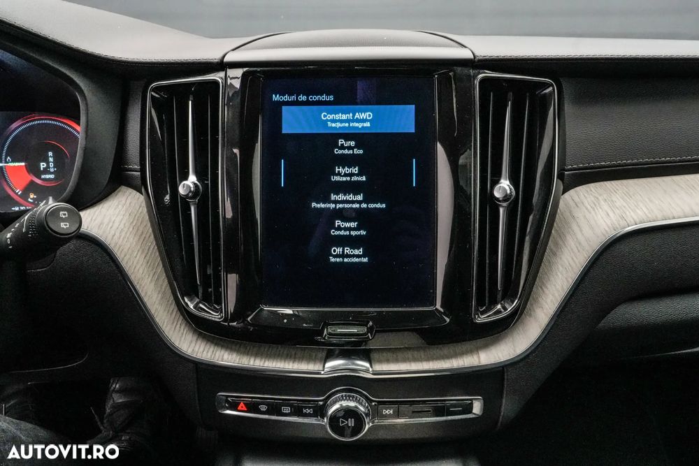 Volvo XC 60 T8 Twin Engine AWD Momentum Pro - 20