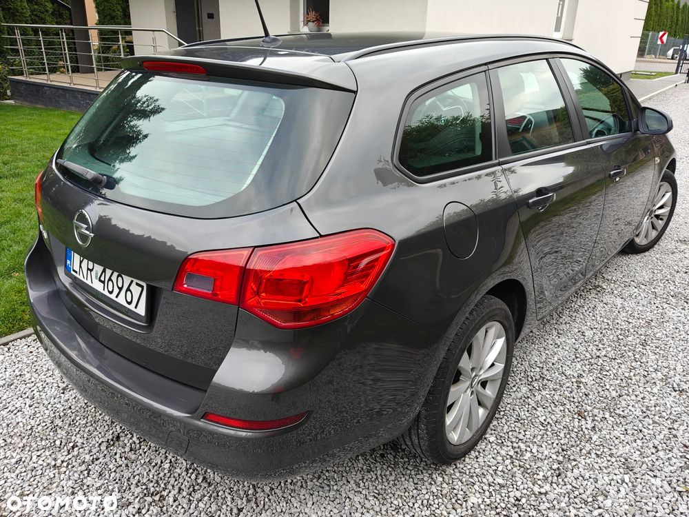 Opel Astra 2012 photo 3