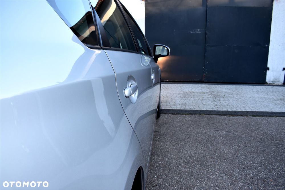 Toyota Prius (Hybrid) Executive - 6