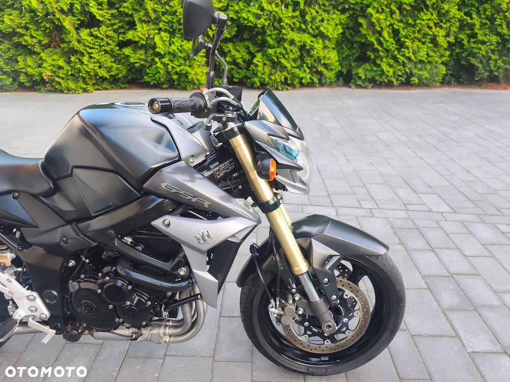 Suzuki GSR - 10