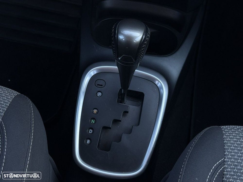 Toyota Yaris 1.5 HSD Comfort - 15