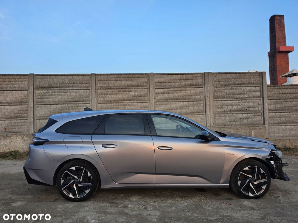 Peugeot 308 1.6 Hybrid PHEV Allure EAT8 - 3