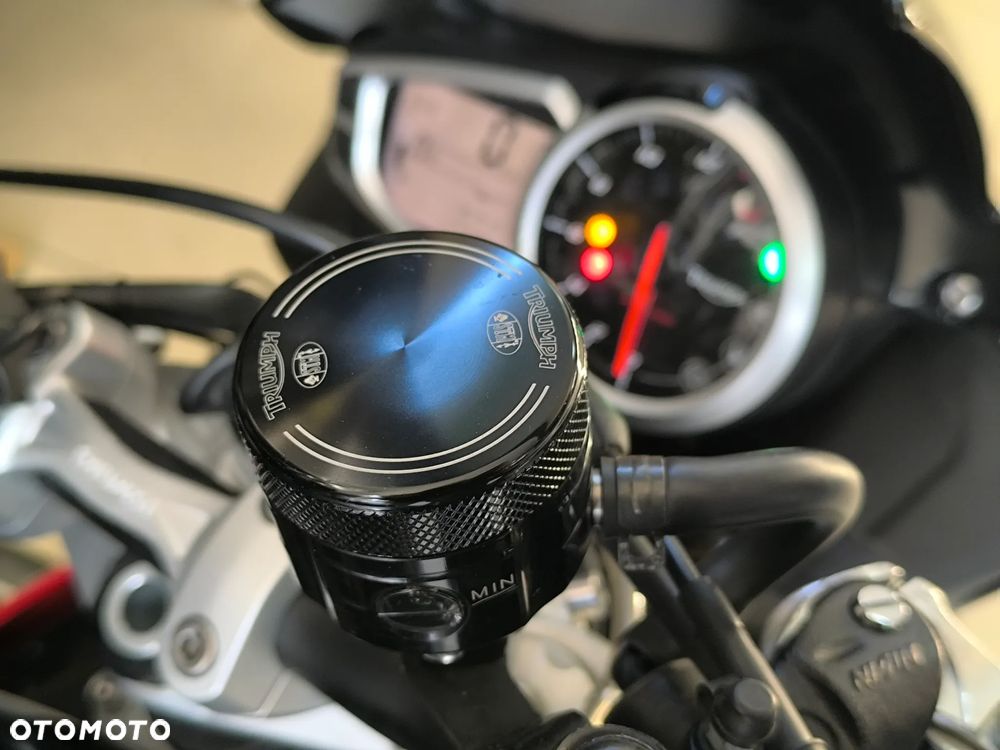 Triumph Street Triple - 28