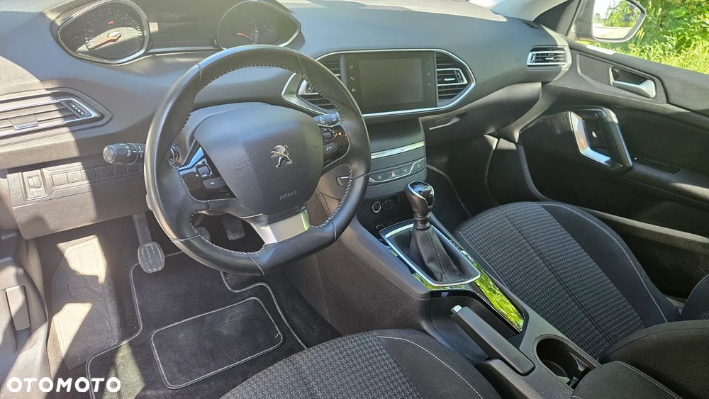 Peugeot 308 1.2 PureTech GPF Allure S&S - 10