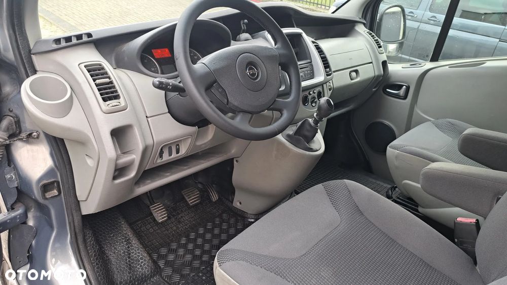 Opel Vivaro - 10