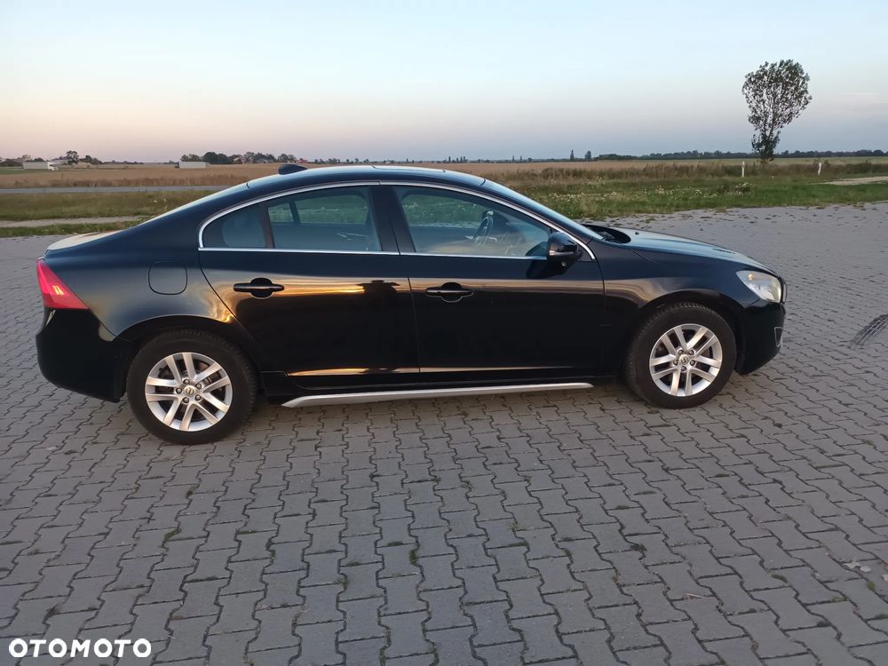 Volvo S60 2.0T R-Design - 3