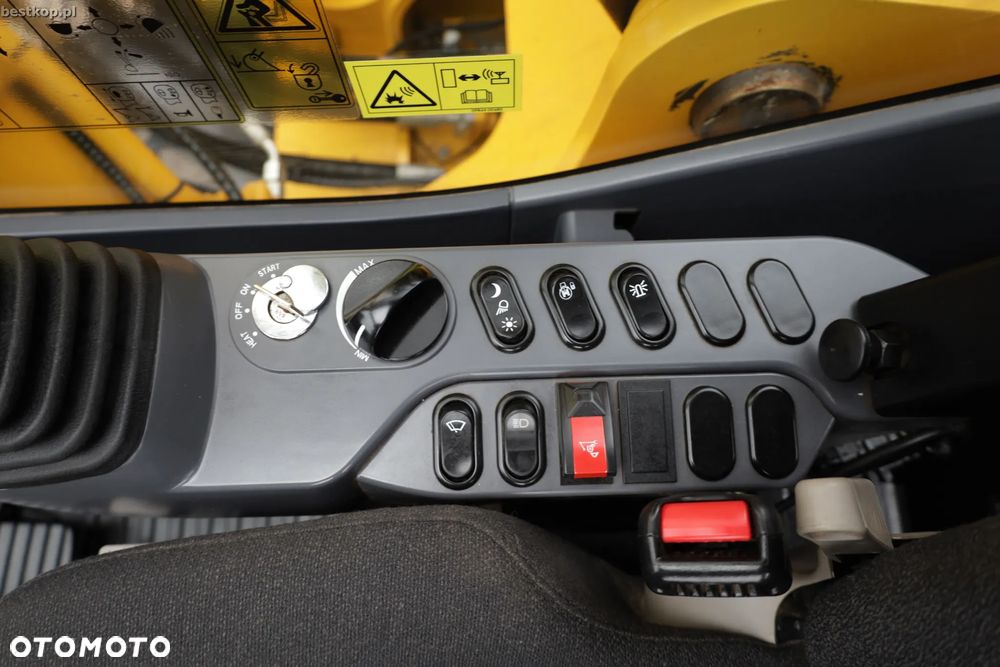 Komatsu PC210LC-11 - 23