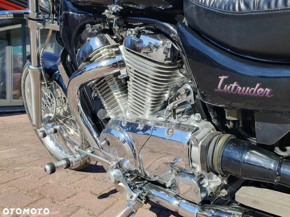 Suzuki Intruder - 6