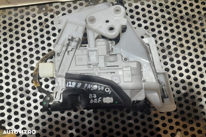Broasca usa spate dreapta 3C1837016A 3C1837016A Volkswagen VW Passat - 2