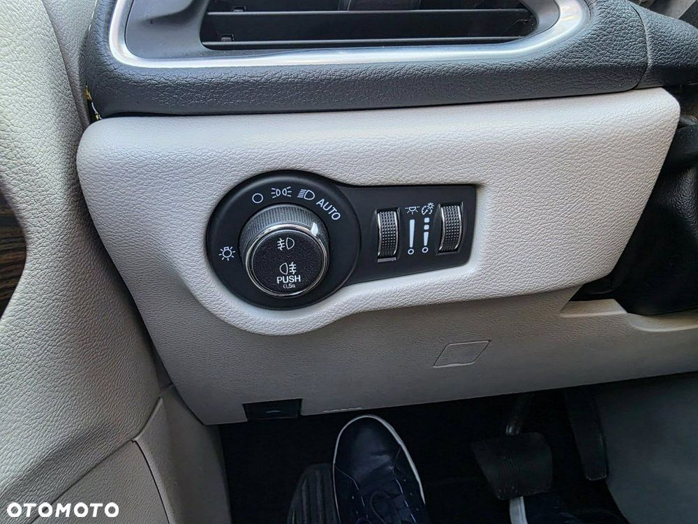 Chrysler Pacifica - 16