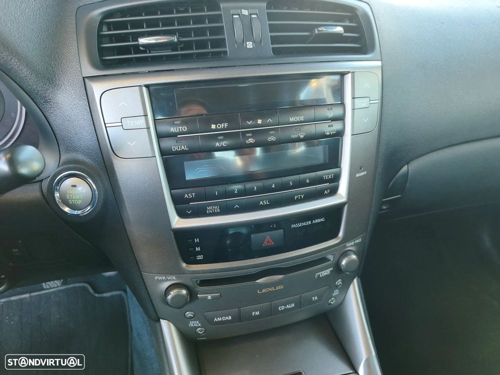 Lexus IS 220 d Luxury 2D - 30