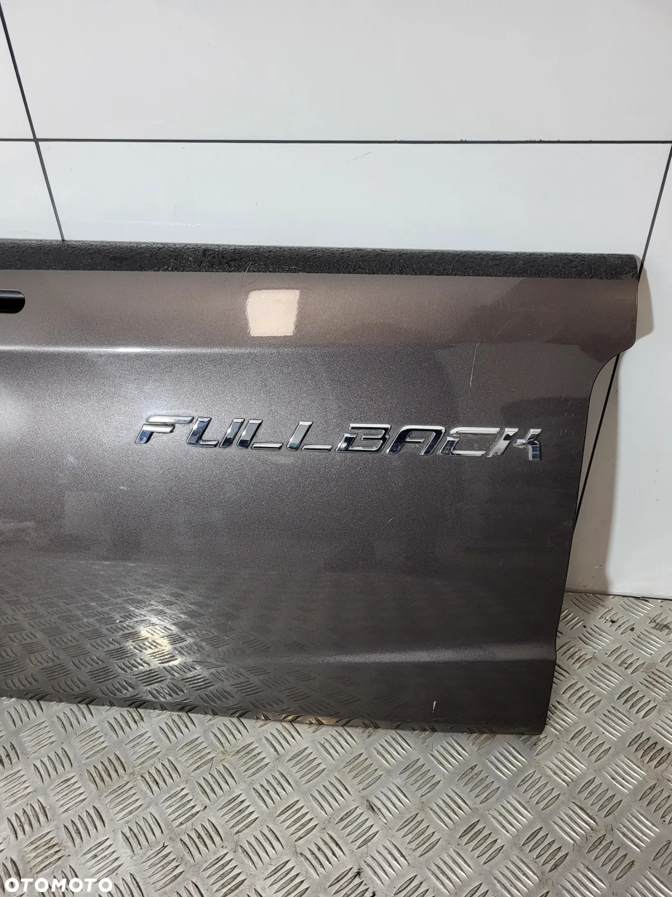 Mitsubishi L200 V Fullback Klapa Burta Bagażnika - 3