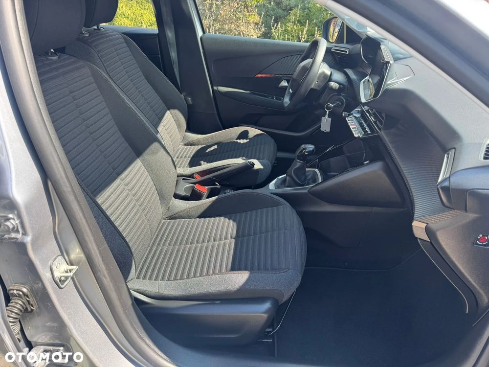 Peugeot 208 - 10