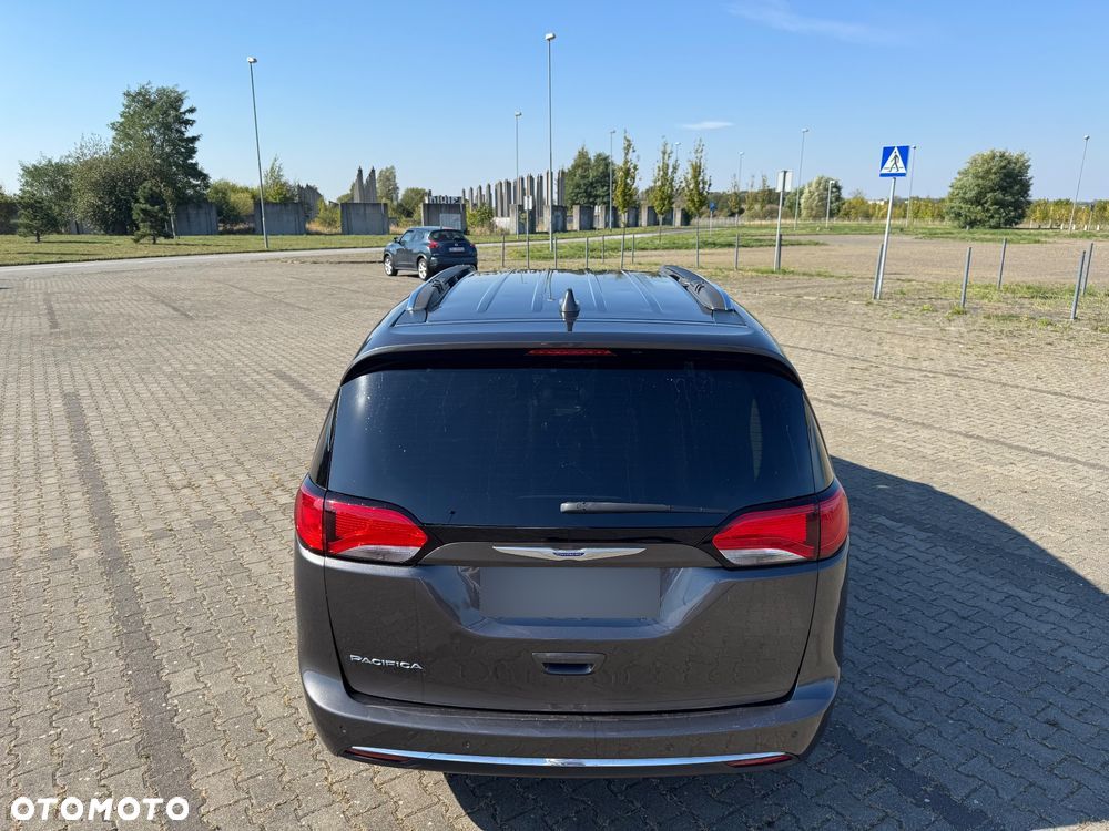 Chrysler Pacifica - 7