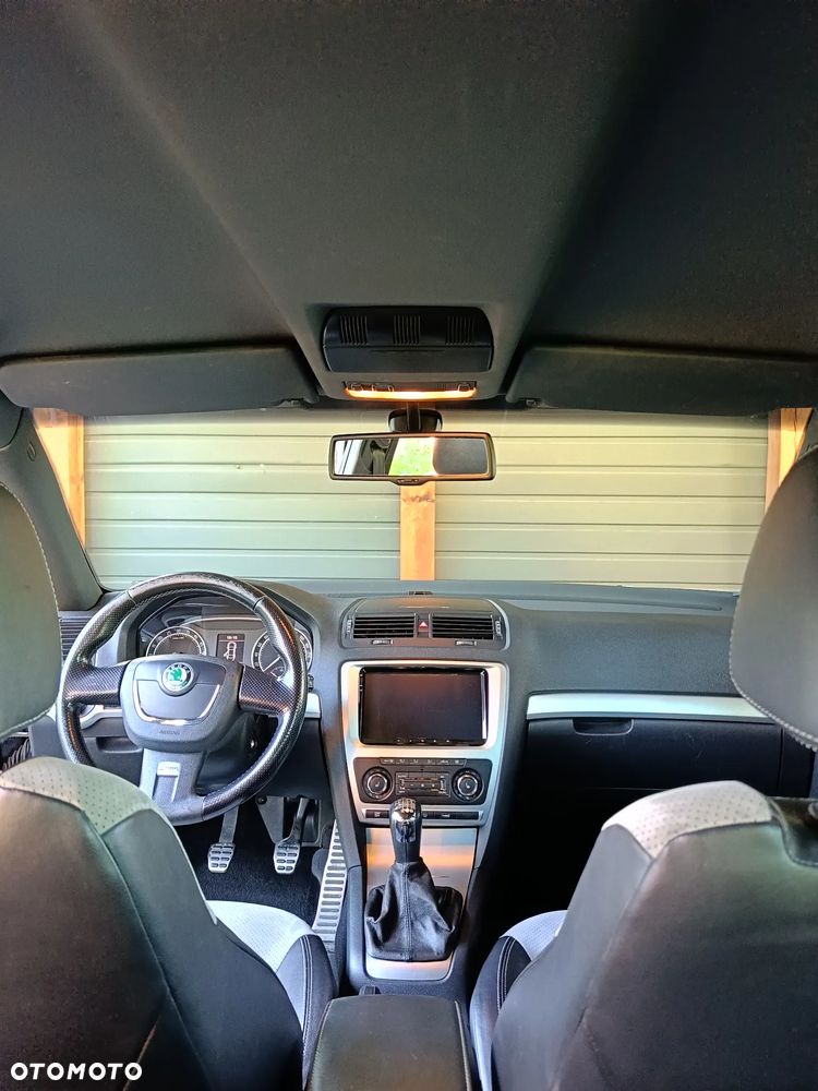 Skoda Octavia 2.0 TDI CR DPF RS - 9