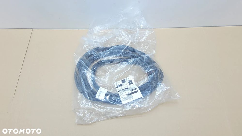 Hyundai i10 19- uszczelka klapy tylnej 81761-K7000 NOWY ORYGINAŁ