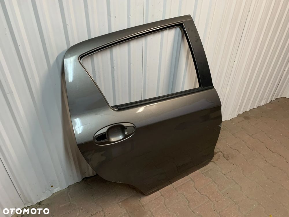 TOYOTA YARIS III 3 2011- 5D DRZWI PRAWE TYLNE TYŁ LISTWA ZGARNIAJĄCA - 3