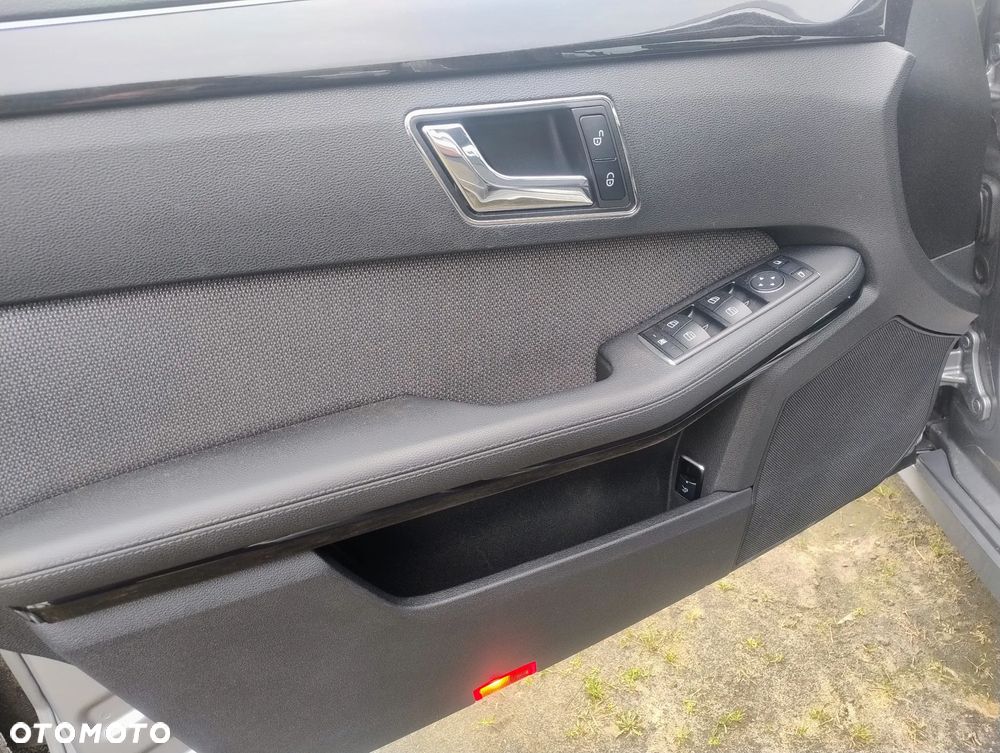 Mercedes-Benz Klasa E 350 CDI DPF BlueEFFICIENCY 7G-TRONIC Avantgarde - 11