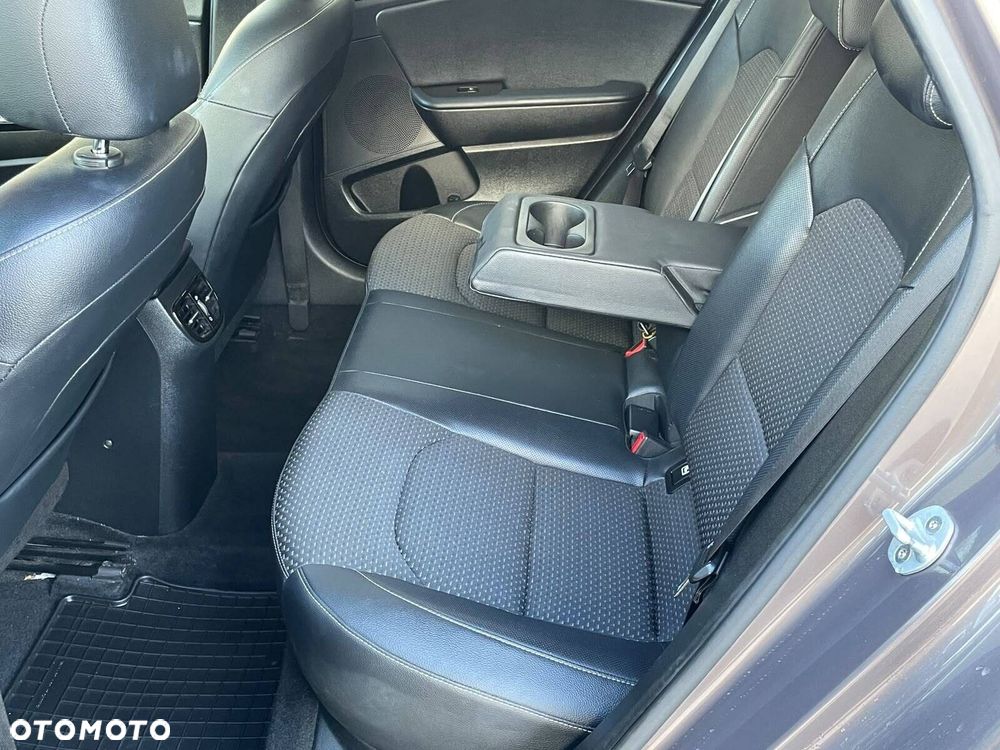 Kia Ceed 1.4 T-GDI L Business Line DCT - 12