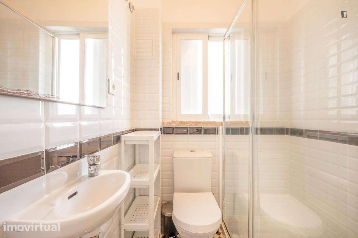 Quarto - localizado em Alameda Lisbon - Grande imagem: 2/23