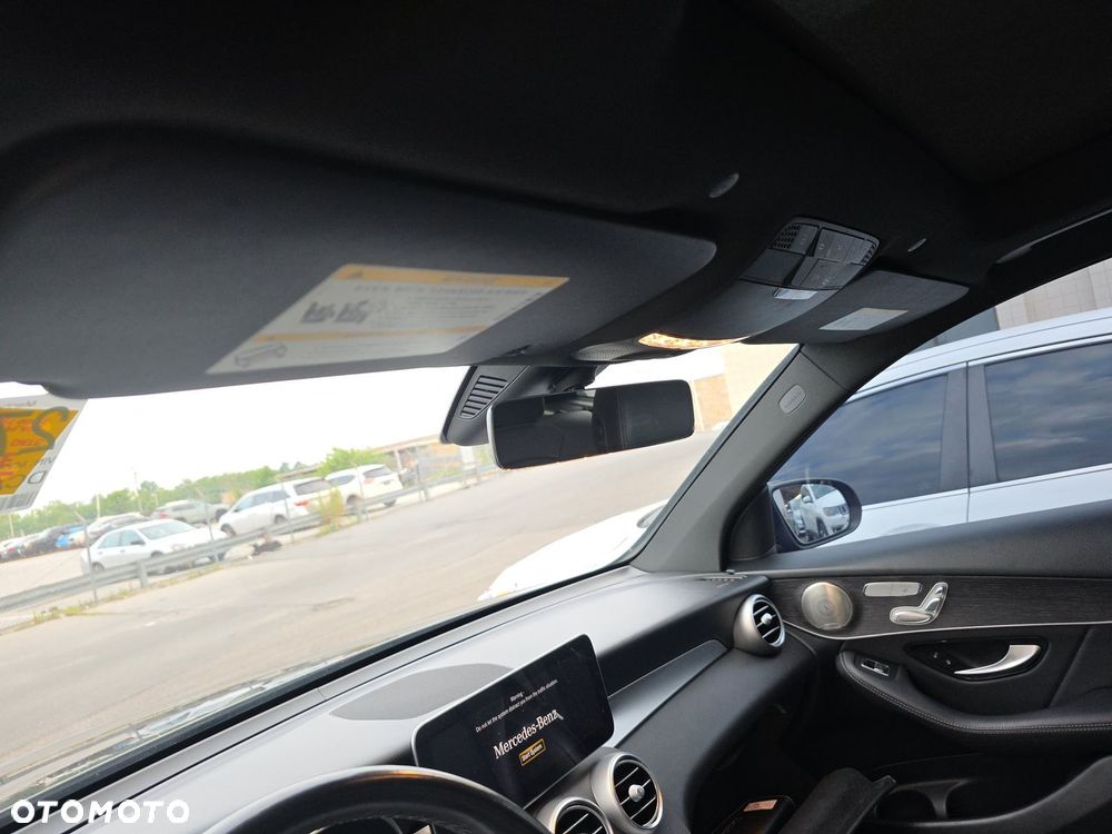 Mercedes-Benz GLC 300 4Matic 9G-TRONIC AMG Line - 13