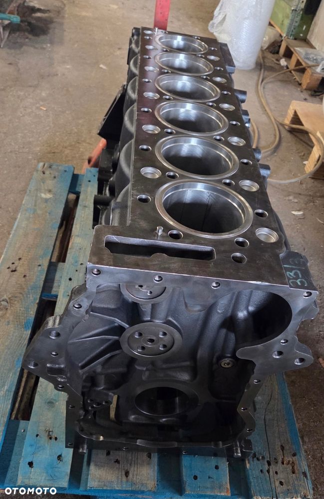 blok silnika z tulejami MAN TGX TGS D2676 Euro 6 51011013483 - 5