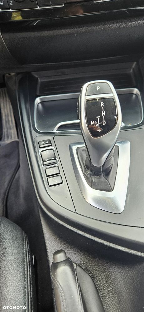 BMW Seria 3 320i - 19