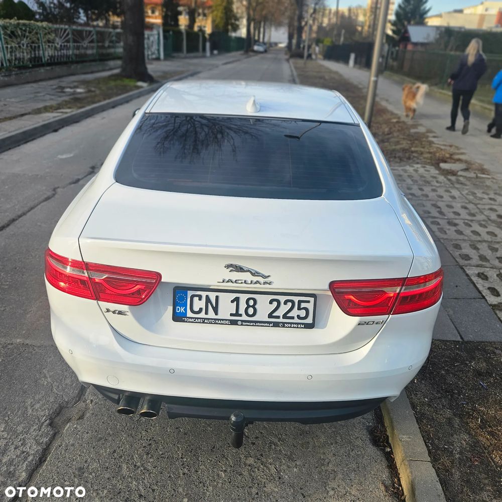 Jaguar XE - 8