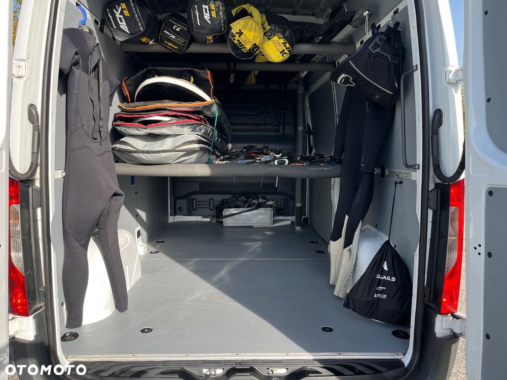 Mercedes-Benz Sprinter - 13