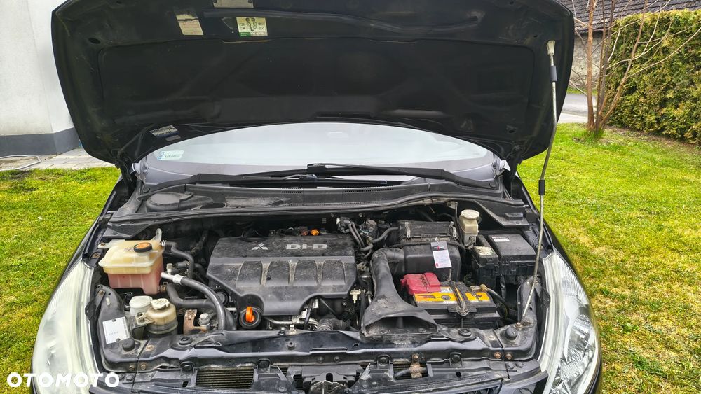 Mitsubishi Grandis - 11
