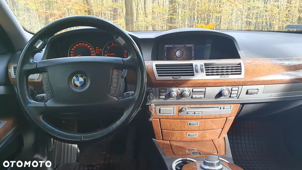 BMW Seria 7 740i - 12