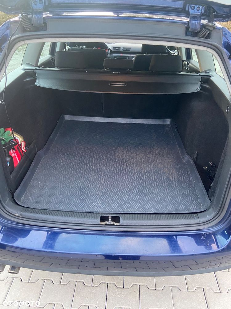 Volkswagen Passat 1.9 TDI Comfortline - 10