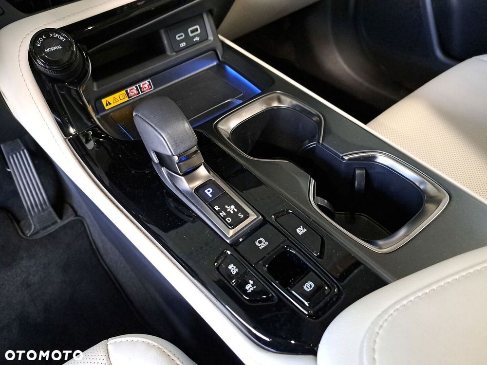 Lexus NX 350h Omotenashi AWD - 28
