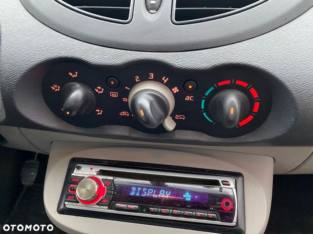 Renault Twingo 1.2 60 Authentique - 4