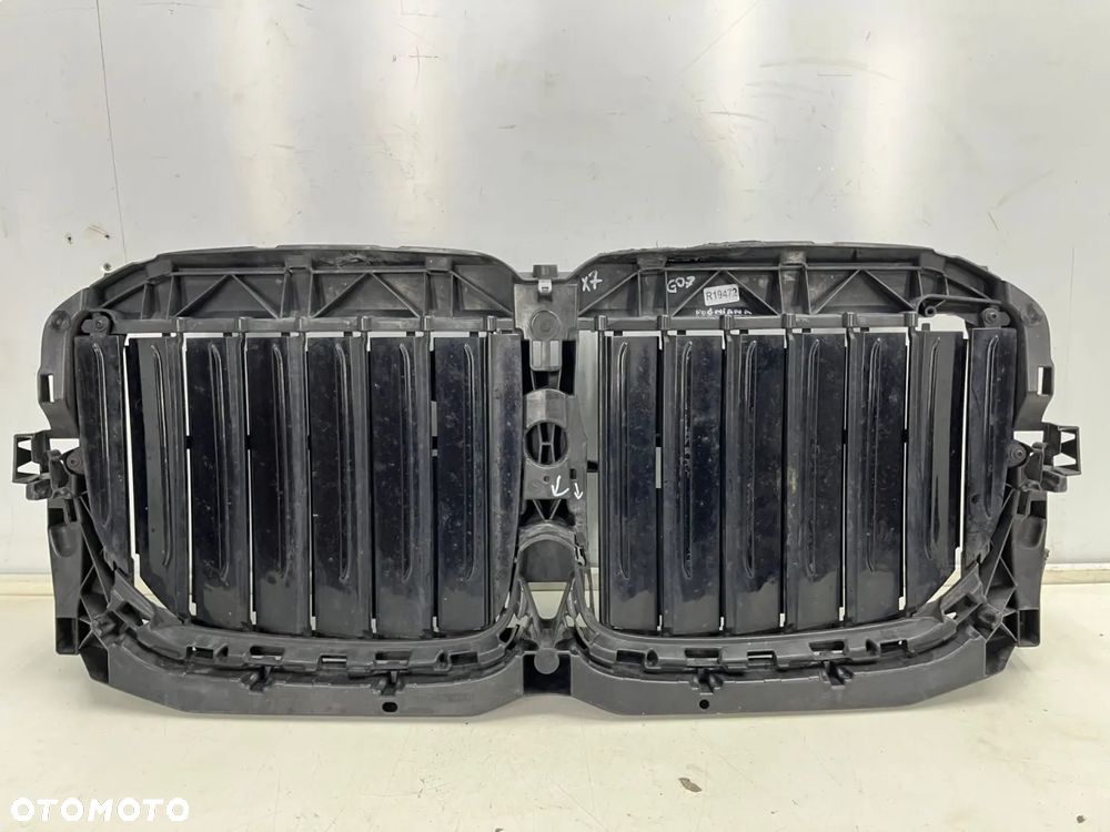 Pas przedni BMW X7 G07 18r.- wzmocnienie czołowe ramka atrapy grilla żaluzja kierownica powietrza oryginalna 22677510 - 2