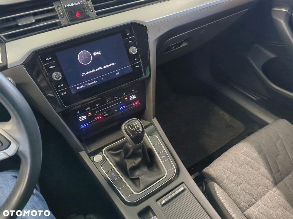 Volkswagen Passat - 12